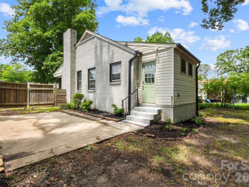 711 Rockwood Drive, Rock Hill, SC 29730.  MLS# CAR4387577, YatesRealty ID 26490. 