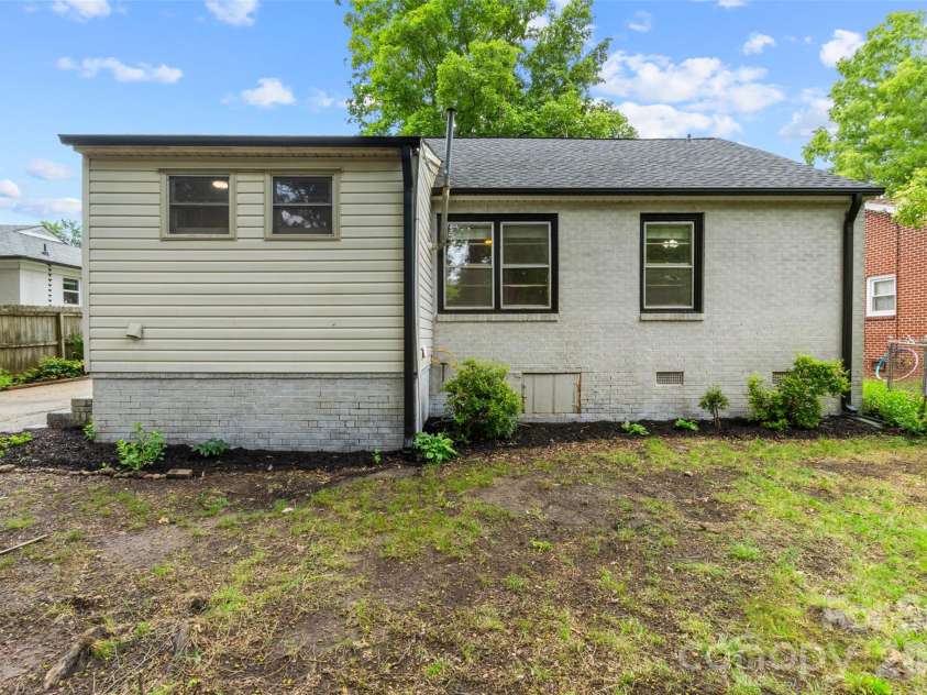 711 Rockwood Drive, Rock Hill, SC 29730.  MLS# CAR4387577, YatesRealty ID 26490. 