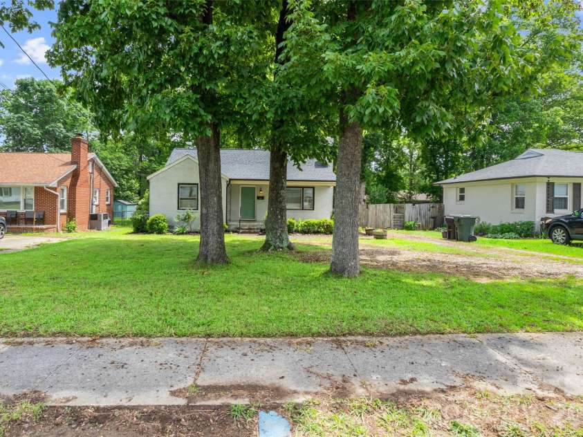 711 Rockwood Drive, Rock Hill, SC 29730.  MLS# CAR4387577, YatesRealty ID 26490. 