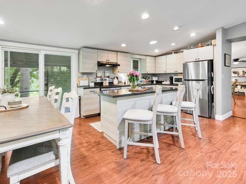 472 Hidden Valley Road, Clyde, NC 28721.  MLS# CAR4279135, YatesRealty ID 26491. 