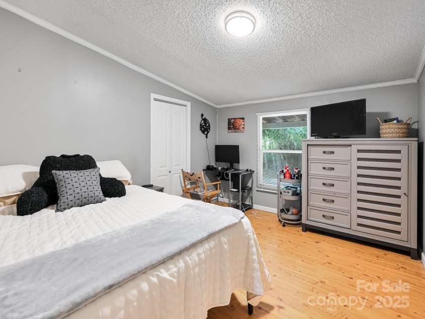 472 Hidden Valley Road, Clyde, NC 28721.  MLS# CAR4279135, YatesRealty ID 26491. 