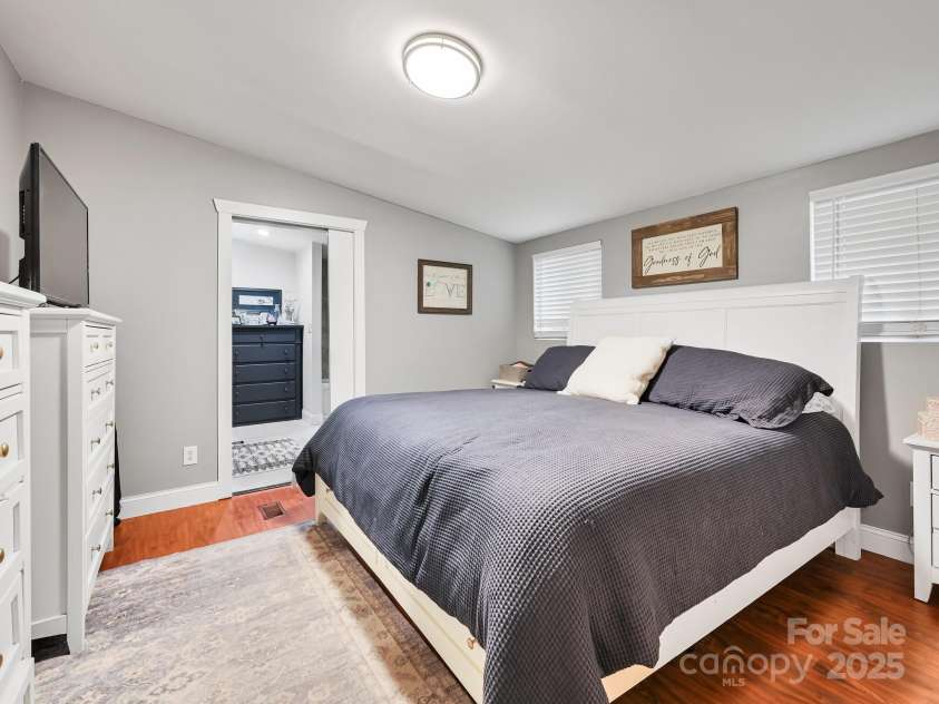 472 Hidden Valley Road, Clyde, NC 28721.  MLS# CAR4279135, YatesRealty ID 26491. 