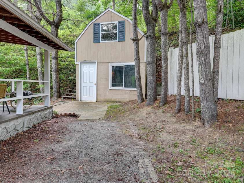 472 Hidden Valley Road, Clyde, NC 28721.  MLS# CAR4279135, YatesRealty ID 26491. 