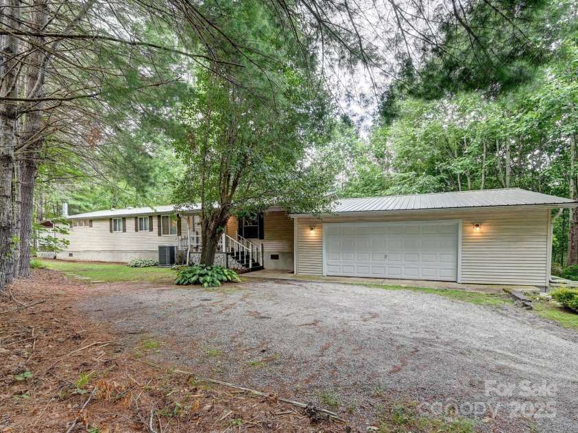 472 Hidden Valley Road, Clyde, NC 28721.  MLS# CAR4279135, YatesRealty ID 26491. 