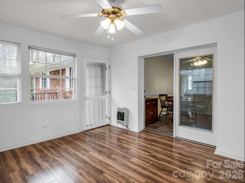 136 Old Tanglewood Trail, Hendersonville, NC 28739.  MLS# CAR4324799, YatesRealty ID 26492. 