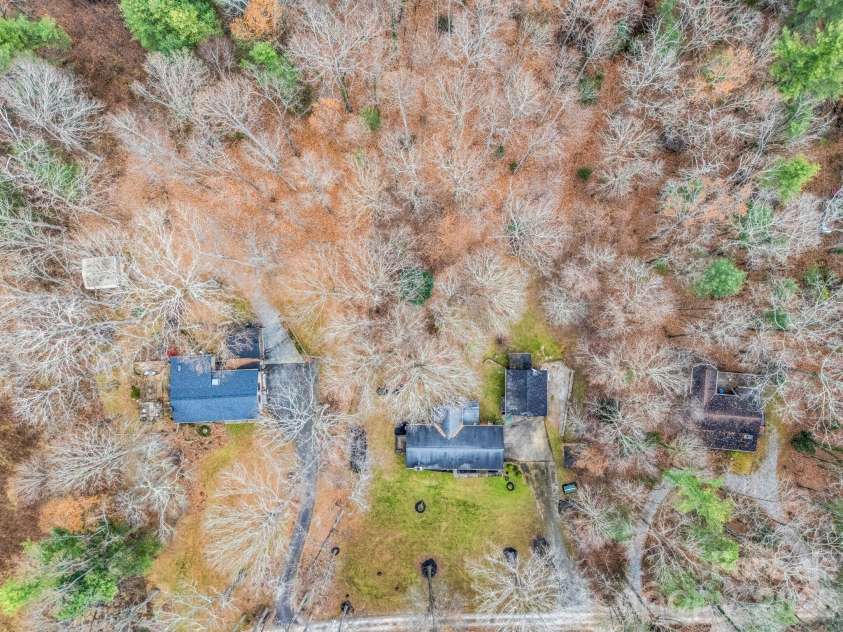 136 Old Tanglewood Trail, Hendersonville, NC 28739.  MLS# CAR4324799, YatesRealty ID 26492. 