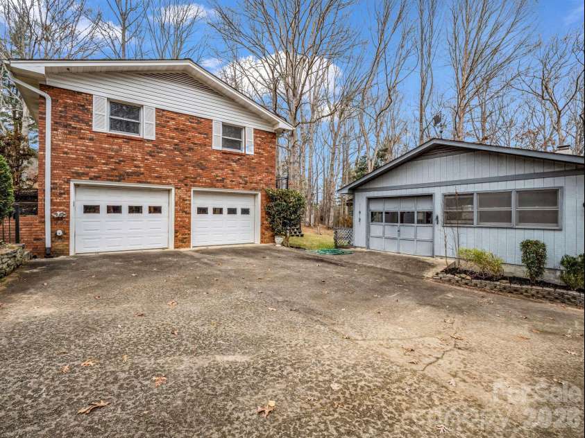 136 Old Tanglewood Trail, Hendersonville, NC 28739.  MLS# CAR4324799, YatesRealty ID 26492. Detached double garage or workshop