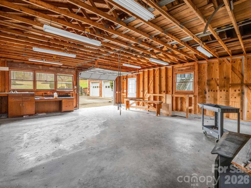 136 Old Tanglewood Trail, Hendersonville, NC 28739.  MLS# CAR4324799, YatesRealty ID 26492. Detached garage or workshop