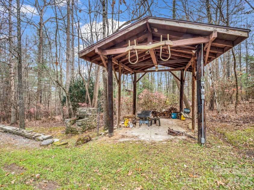 136 Old Tanglewood Trail, Hendersonville, NC 28739.  MLS# CAR4324799, YatesRealty ID 26492. Great gathering area or fire pit