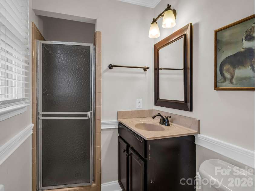 136 Old Tanglewood Trail, Hendersonville, NC 28739.  MLS# CAR4324799, YatesRealty ID 26492. Main Bath