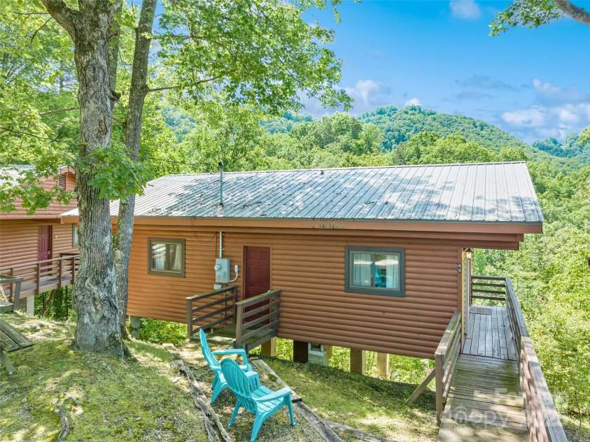 299 Blue Ridge Parkway, Bryson City, NC 28713.  MLS# CAR4281714, YatesRealty ID 26493. 