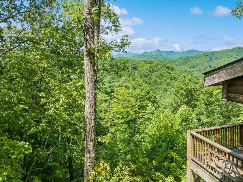 299 Blue Ridge Parkway, Bryson City, NC 28713.  MLS# CAR4281714, YatesRealty ID 26493. 