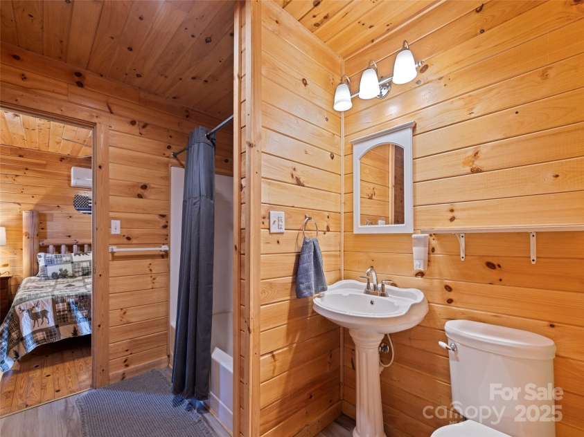 299 Blue Ridge Parkway, Bryson City, NC 28713.  MLS# CAR4281714, YatesRealty ID 26493. 