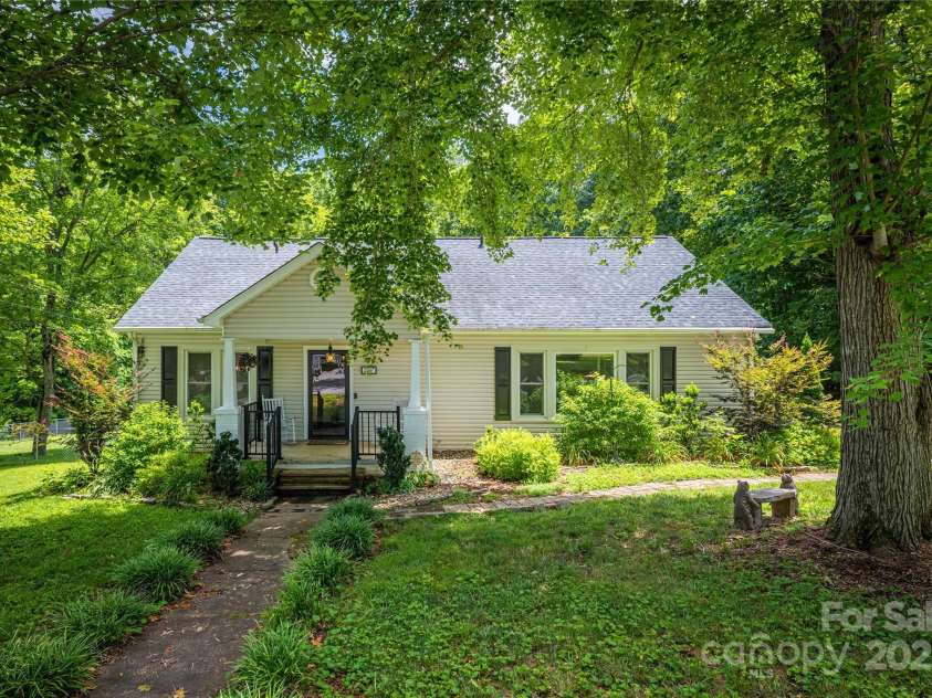 107 Burke Drive, Morganton, NC 28655.  MLS# CAR4281868, YatesRealty ID 26494. 