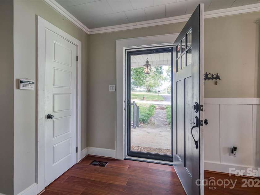 107 Burke Drive, Morganton, NC 28655.  MLS# CAR4281868, YatesRealty ID 26494. 
