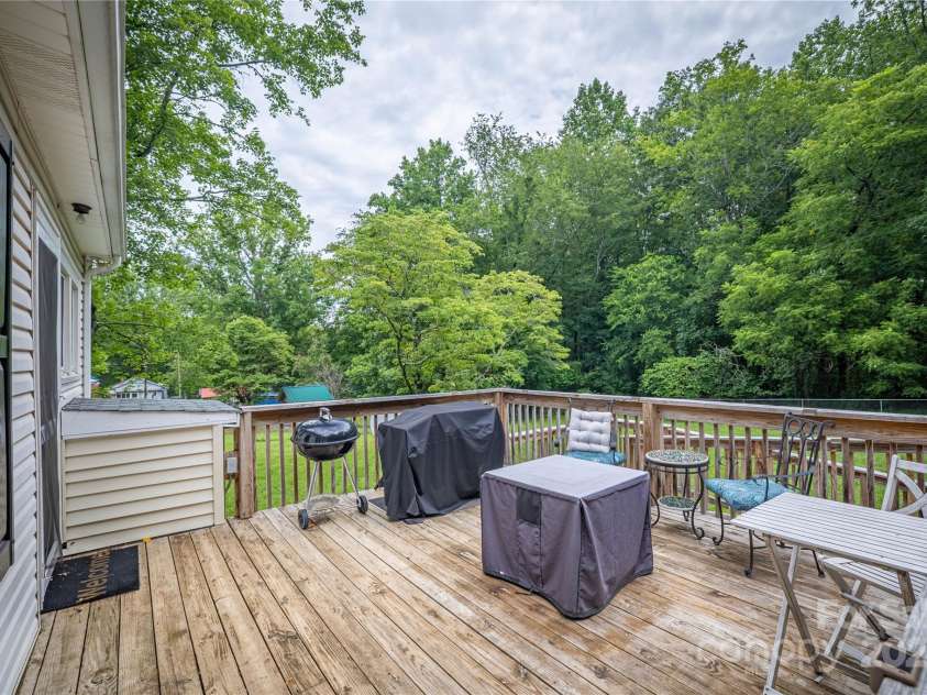 107 Burke Drive, Morganton, NC 28655.  MLS# CAR4281868, YatesRealty ID 26494. 