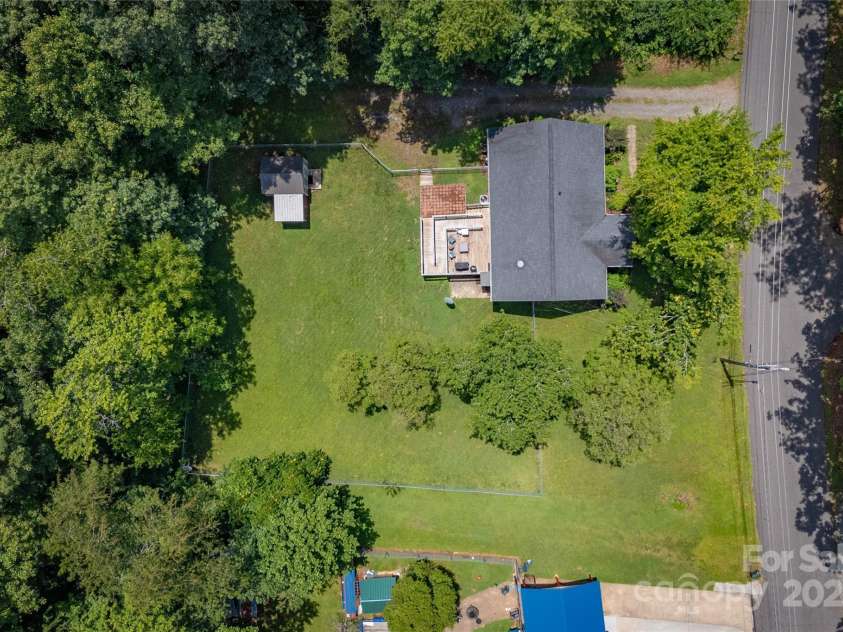 107 Burke Drive, Morganton, NC 28655.  MLS# CAR4281868, YatesRealty ID 26494. 