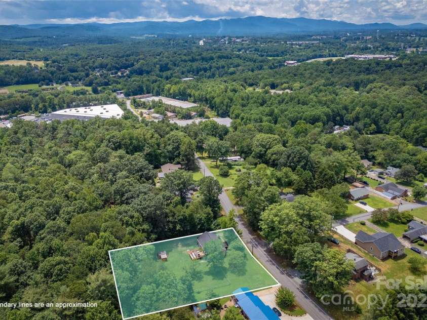 107 Burke Drive, Morganton, NC 28655.  MLS# CAR4281868, YatesRealty ID 26494. 