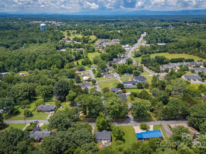107 Burke Drive, Morganton, NC 28655.  MLS# CAR4281868, YatesRealty ID 26494. 
