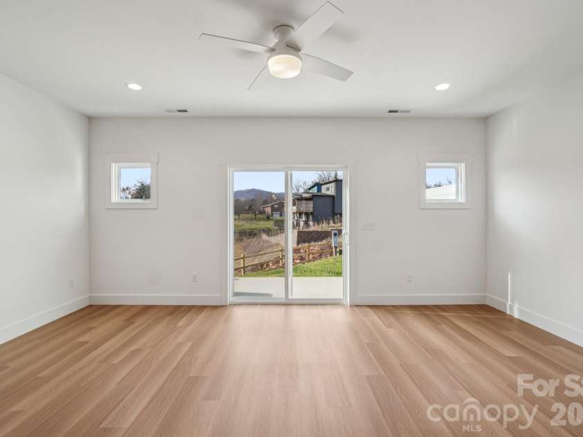 17 Bolton Street, Asheville, NC 28806.  MLS# CAR4344283, YatesRealty ID 26494. Photo similar- selections may be different