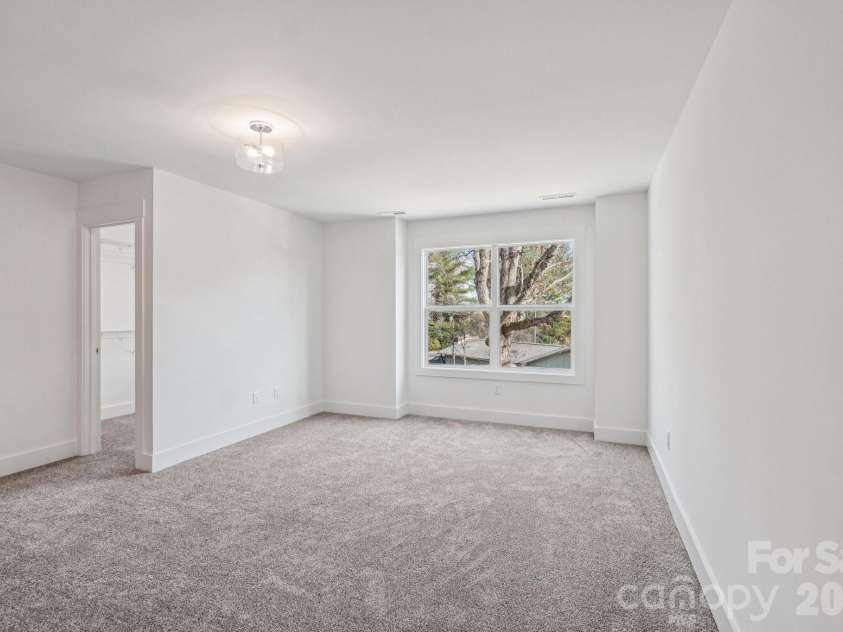 17 Bolton Street, Asheville, NC 28806.  MLS# CAR4344283, YatesRealty ID 26494. Photo similar- selections may be different