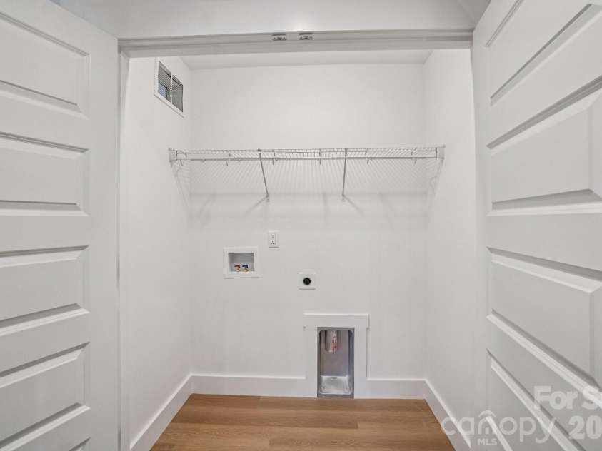 17 Bolton Street, Asheville, NC 28806.  MLS# CAR4344283, YatesRealty ID 26494. Photo similar- selections may be different