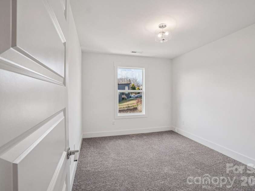 17 Bolton Street, Asheville, NC 28806.  MLS# CAR4344283, YatesRealty ID 26494. Photo similar- selections may be different