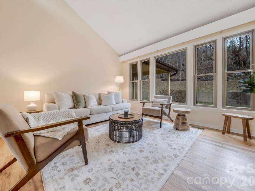63 Pinecroft Road, Asheville, NC 28804.  MLS# CAR4352217, YatesRealty ID 26495. 