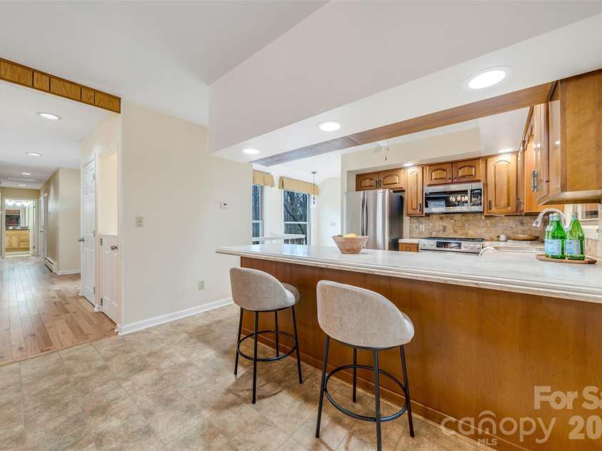 63 Pinecroft Road, Asheville, NC 28804.  MLS# CAR4352217, YatesRealty ID 26495. 