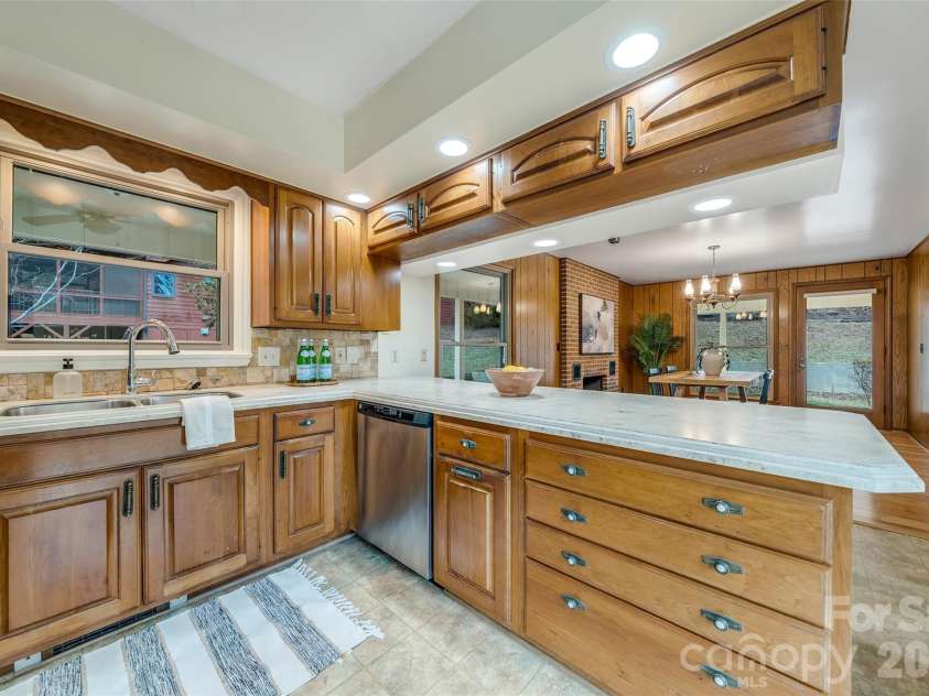 63 Pinecroft Road, Asheville, NC 28804.  MLS# CAR4352217, YatesRealty ID 26495. 