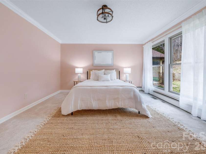 63 Pinecroft Road, Asheville, NC 28804.  MLS# CAR4352217, YatesRealty ID 26495. 