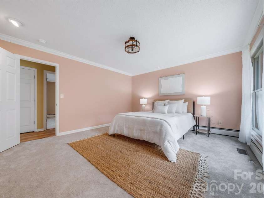 63 Pinecroft Road, Asheville, NC 28804.  MLS# CAR4352217, YatesRealty ID 26495. 