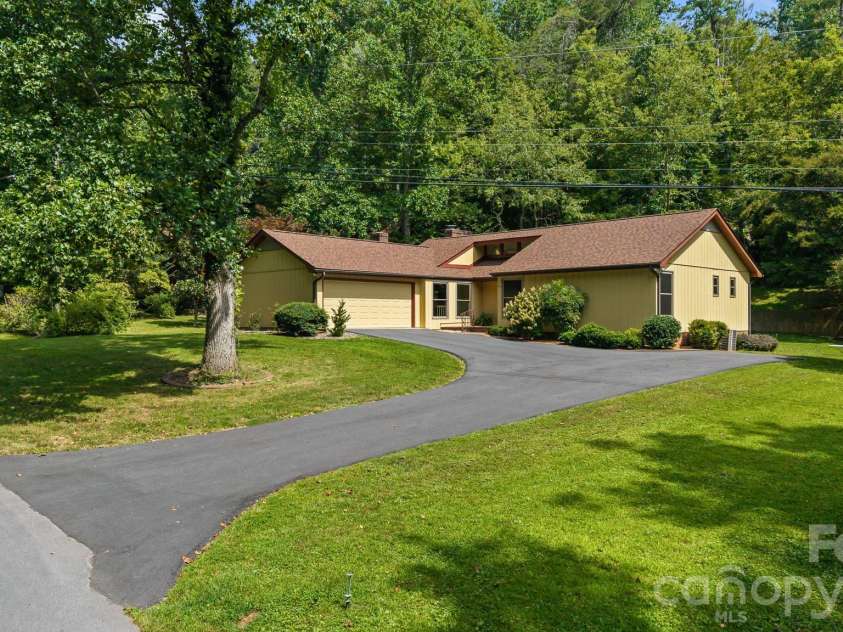 63 Pinecroft Road, Asheville, NC 28804.  MLS# CAR4352217, YatesRealty ID 26495. 