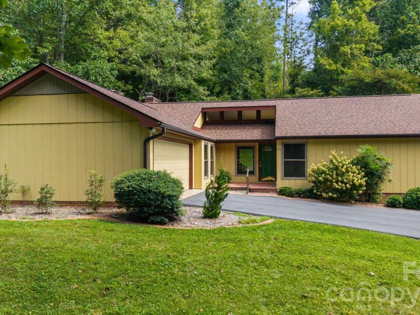 63 Pinecroft Road, Asheville, NC 28804.  MLS# CAR4352217, YatesRealty ID 26495. 