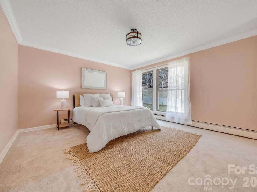 63 Pinecroft Road, Asheville, NC 28804.  MLS# CAR4352217, YatesRealty ID 26495. Spacious Primary bedroom