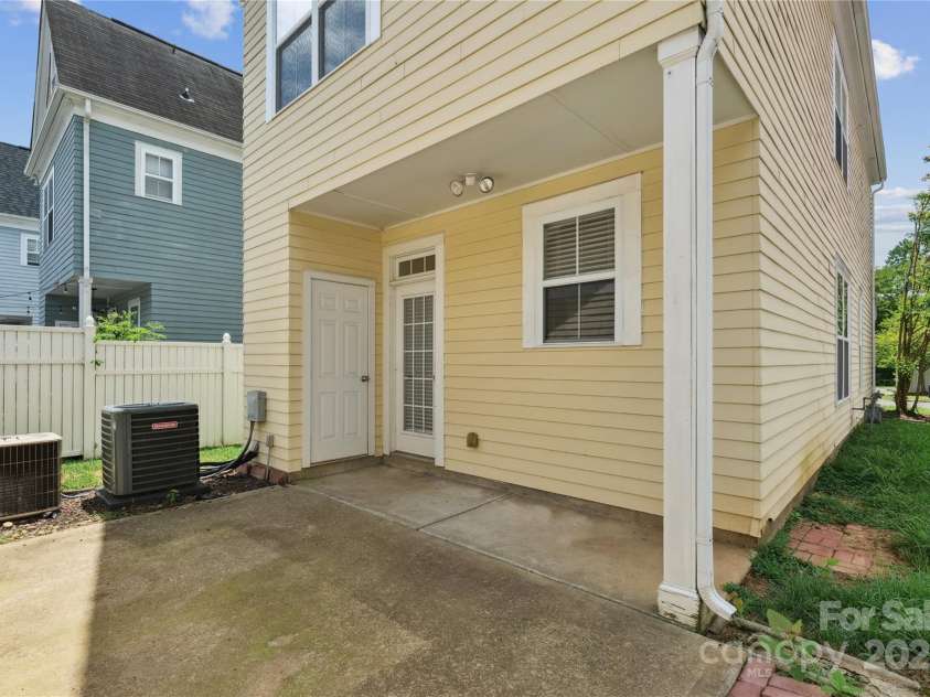 6901 Dunton Street, Huntersville, NC 28078.  MLS# CAR4282229, YatesRealty ID 26495. 