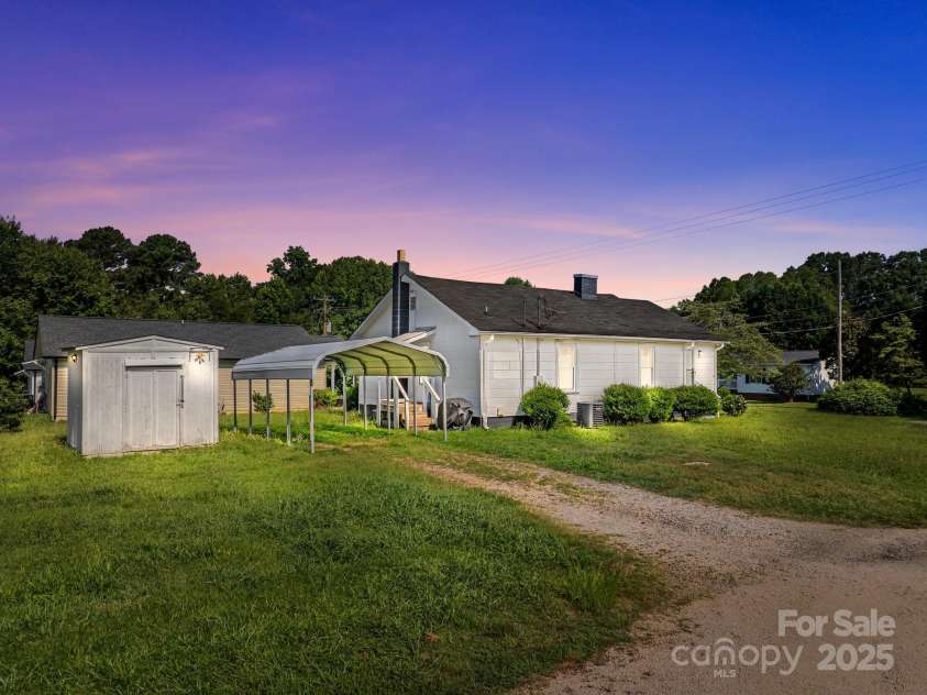 1052 22nd Street, Kannapolis, NC 28083.  MLS# CAR4282342, YatesRealty ID 26496. 