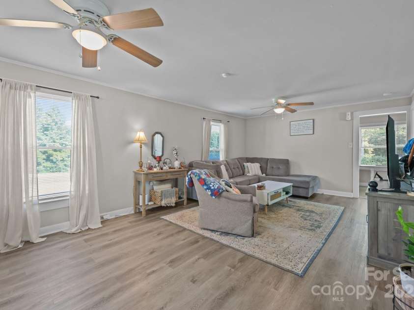 1052 22nd Street, Kannapolis, NC 28083.  MLS# CAR4282342, YatesRealty ID 26496. 