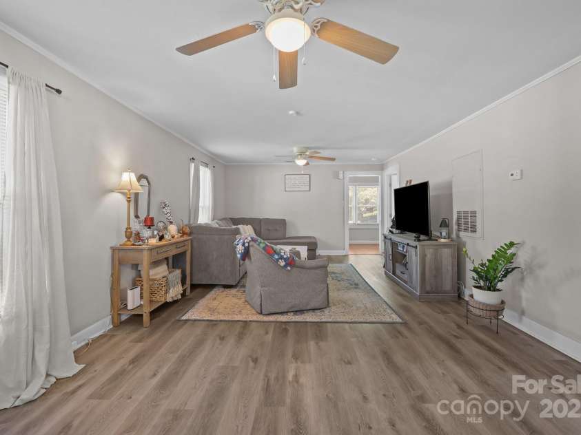 1052 22nd Street, Kannapolis, NC 28083.  MLS# CAR4282342, YatesRealty ID 26496. 