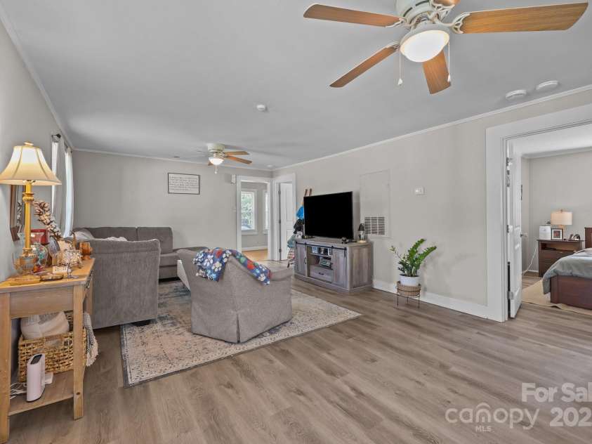 1052 22nd Street, Kannapolis, NC 28083.  MLS# CAR4282342, YatesRealty ID 26496. 