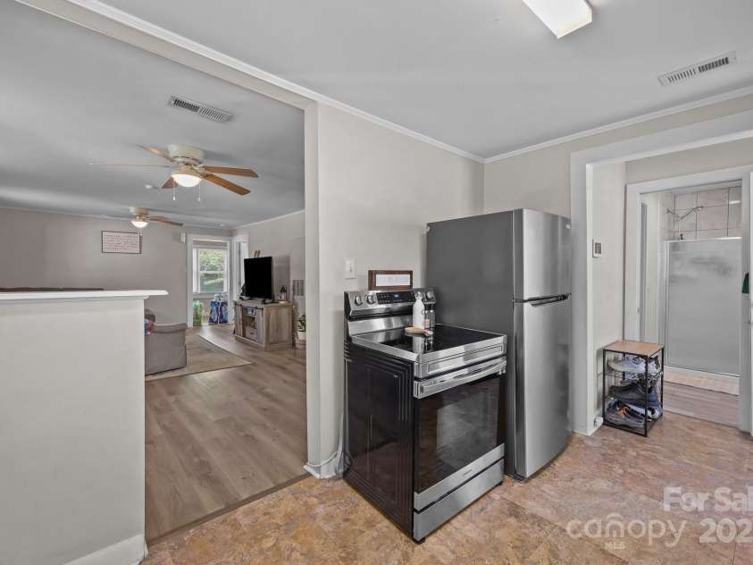 1052 22nd Street, Kannapolis, NC 28083.  MLS# CAR4282342, YatesRealty ID 26496. 