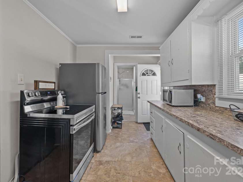 1052 22nd Street, Kannapolis, NC 28083.  MLS# CAR4282342, YatesRealty ID 26496. 