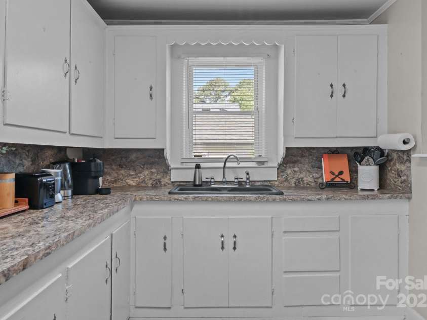 1052 22nd Street, Kannapolis, NC 28083.  MLS# CAR4282342, YatesRealty ID 26496. 