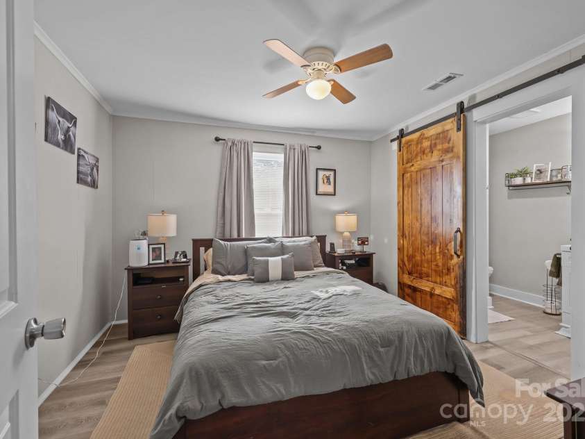 1052 22nd Street, Kannapolis, NC 28083.  MLS# CAR4282342, YatesRealty ID 26496. 