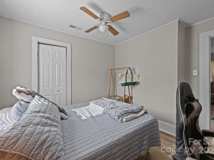 1052 22nd Street, Kannapolis, NC 28083.  MLS# CAR4282342, YatesRealty ID 26496. 