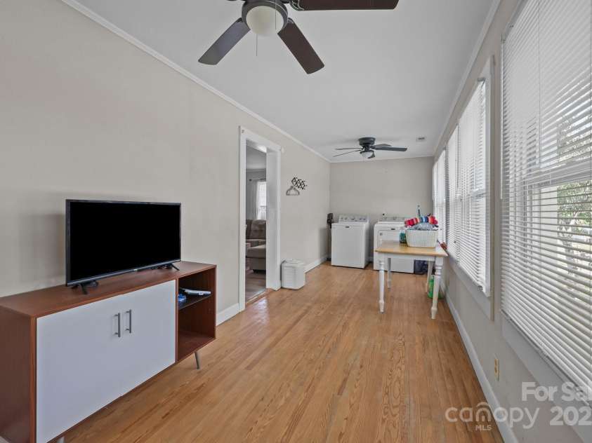 1052 22nd Street, Kannapolis, NC 28083.  MLS# CAR4282342, YatesRealty ID 26496. 