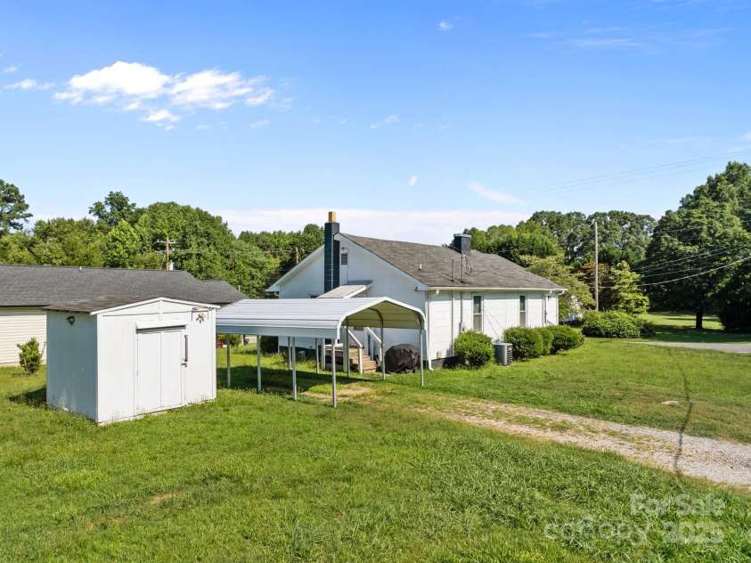 1052 22nd Street, Kannapolis, NC 28083.  MLS# CAR4282342, YatesRealty ID 26496. 