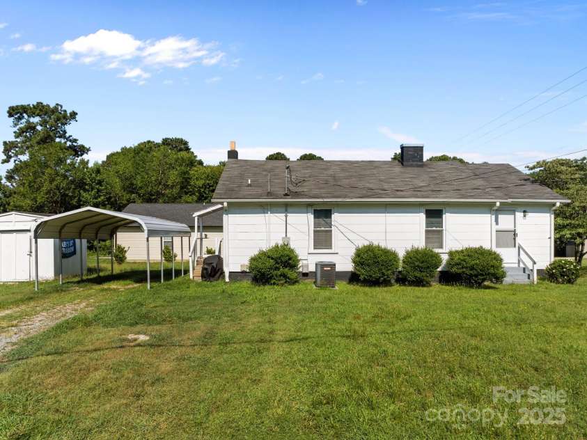 1052 22nd Street, Kannapolis, NC 28083.  MLS# CAR4282342, YatesRealty ID 26496. 