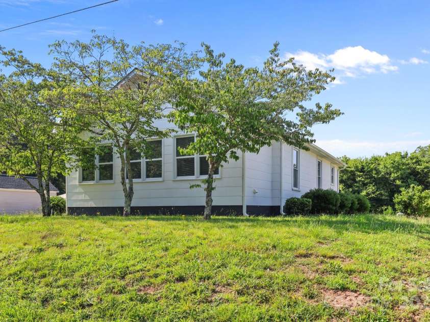 1052 22nd Street, Kannapolis, NC 28083.  MLS# CAR4282342, YatesRealty ID 26496. 