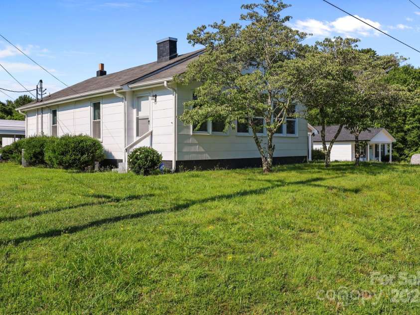 1052 22nd Street, Kannapolis, NC 28083.  MLS# CAR4282342, YatesRealty ID 26496. 
